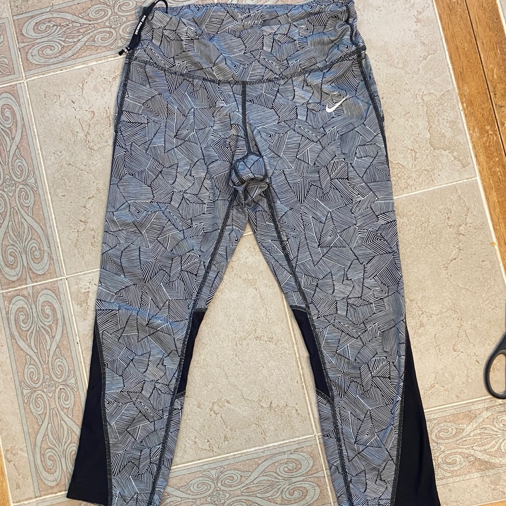 Nike Black and Gray Patterned Leggings